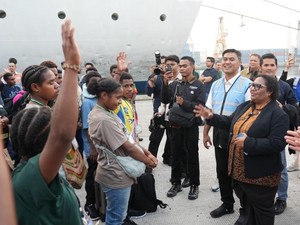 Wamendagri Ribka Haluk Sambut Anak Papua Lanjutkan Sekolah di Tangerang