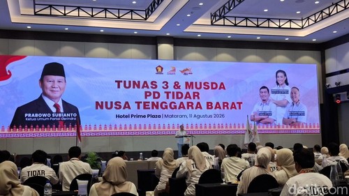 Ketua Umum Pengurus Pusat Tidar, Rahayu Saraswati Djojohadikusumo, melantik jajaran pengurus PD Tidar NTB, Selasa (11/8/2026). (Foto: Ahmad Viqi/detikBali)