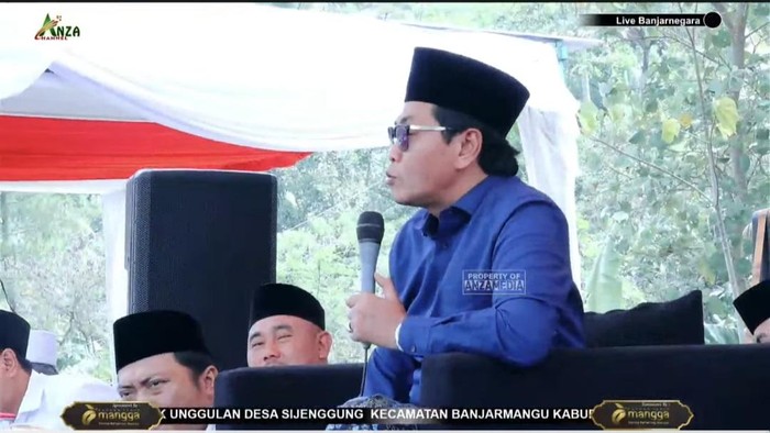Kiai Anwar Zahid tetap mengisi ceramah usai kecelakaan