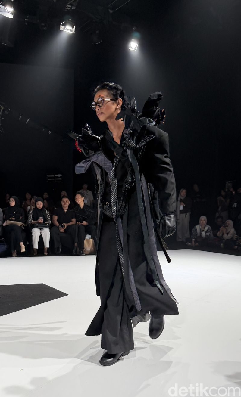 Koleksi Aldrie Pintu Incubator 2026 di Jakarta Fashion Festival 2026