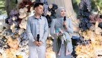 Leo Rolly Carnando dan Indah Cahya Sari ramai mendapat ucapan selamat setelah unggahan foto menikah. Samawa ya, komen @sellypertiwi30. Bahagia selalu kalian berdua, sahut yang lainnya. (Foto: dok Instagram indahhcs)