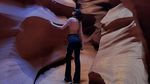 Gaya Estetis Lisa BLACKPINK Liburan ke Antelope Canyon