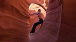 Gaya Estetis Lisa BLACKPINK Liburan ke Antelope Canyon