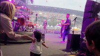 Gemas! Ikut Mahalini Nyanyi, Selina Joget Gak Sabar Lari ke Atas Panggung