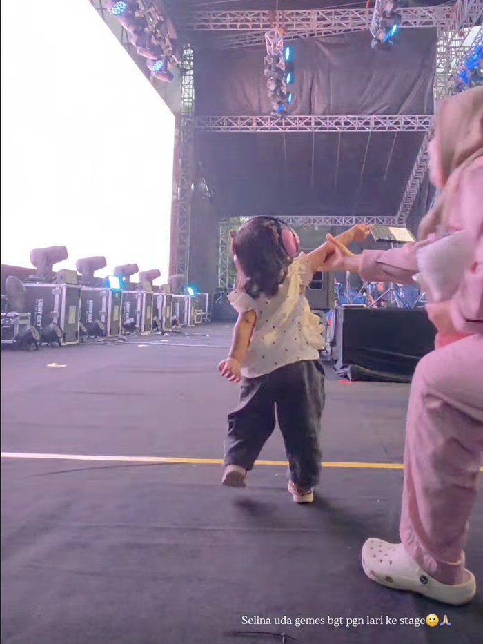 Aksi gemas Selina