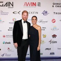 Meghan Markle Pakai Anting Putri Diana Saat Momen Langka dengan Pangeran Harry