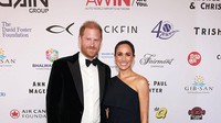 Meghan Markle Pakai Anting Putri Diana Saat Momen Langka dengan Pangeran Harry