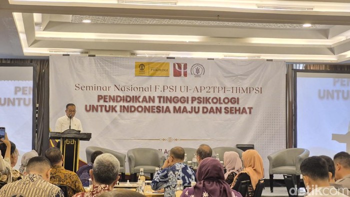 Mendiktisaintek Brian Yuliarto gurau mengaku lebih enak menjadi dosen dibandingkan menteri. Begini katanya.