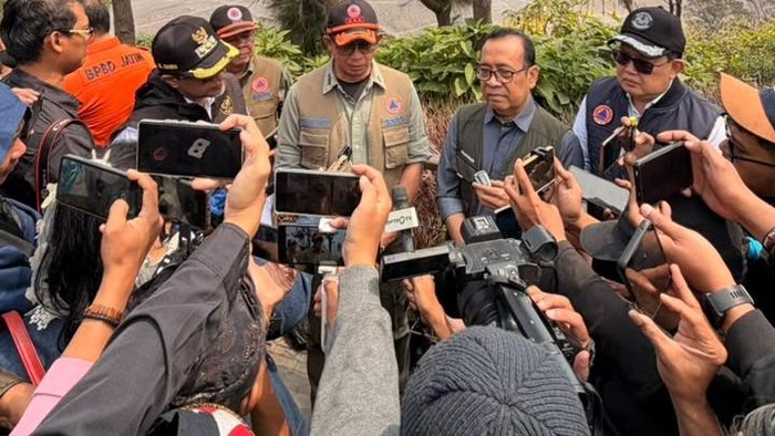 Menko PMK Pratikno Cek Karhutla di Bromo