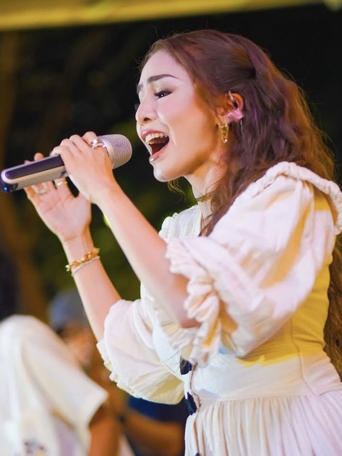 Momo Eks Geisha rayakan ulang tahun suami