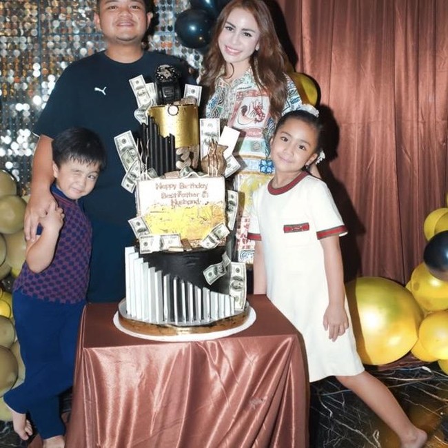 Rayakan Ultah Suami, Momo Eks Geisha Bikin Pesta Makan-makan di Rumah