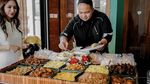Rayakan Ultah Suami, Momo Eks Geisha Bikin Pesta Makan-makan di Rumah