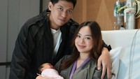 Potret kebahagiaan keluarga Nabilah Rahman Dozan. Ia ramai mendapat ucapan selamat atas kelahiran anak. (Foto: dok Instagram nabilahrdz)