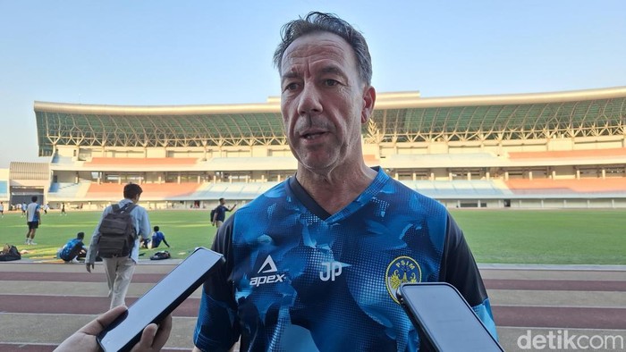 Pelatih PSIM Jogja, Jean-Paul van Gastel di Stadion Mandala Krida, Kota Jogja, Selasa (11/8/2026).