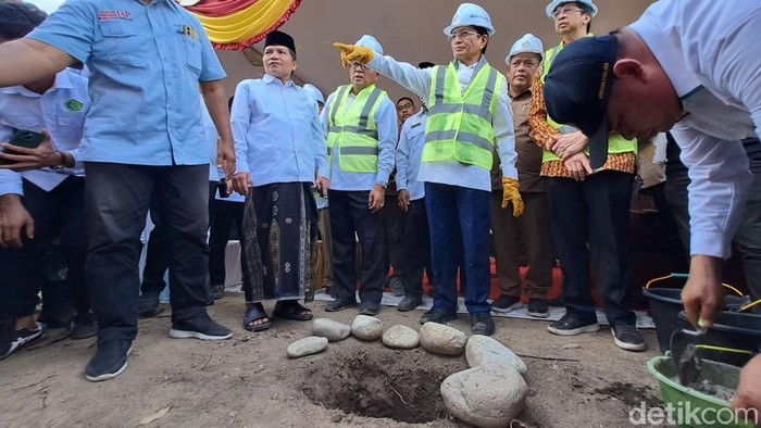 Peletakan batu pertama pembangunan MIN 5 Pidie Jaya (Foto: Agus Setyadi)