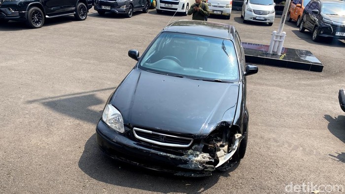 Penampakan mobil yang tabrak polisi hingga nyawanya melayang.