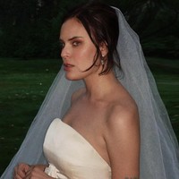 Foto Pernikahan Tallulah Willis, Demi Moore Jadi Sorotan Pakai Gaun Putih
