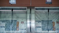 Sementara itu, trek jalur arah barat atau west bound telah tersambung secara utuh, sedangkan pintu masuk di setiap stasiun masih dalam tahap penyelesaian.  