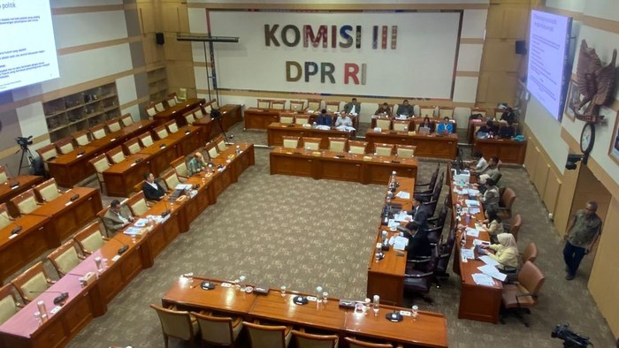 Rapat dengar pendapat umum Komisi III DPR bersama sejumlah pakar, di gedung DPR, Senayan, Jakarta, Selasa (11/8/2026).