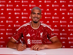 Liverpool Resmi Pinjam Ronald Araujo dari Barcelona
