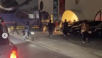 Truk Tabrak Mobil Lagi Parkir di Kemang Jaksel, Sempat Tutup Jalan