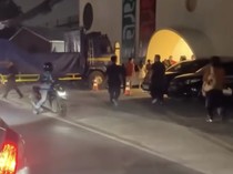 Truk Tabrak Mobil Lagi Parkir di Kemang Jaksel, Sempat Tutup Jalan