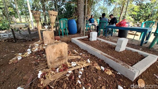 Suasana makam Sutrimo jelang ekshumasi di Desa Wlahar, Kecamatan Wangon, Kabupaten Banyumas, Selasa (11/8/2026). Suasana makam Sutrimo jelang ekshumasi di Desa Wlahar, Kecamatan Wangon, Kabupaten Banyumas, Selasa (11/8/2026).