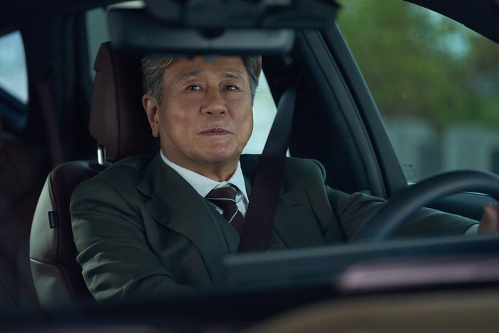 Penampilan Choi Min Sik dalam film The Intern (2026).