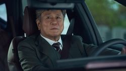 First Look Choi Min Sik Jadi Robert De Niro di The Intern