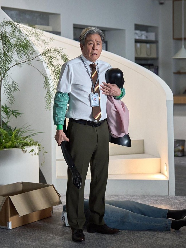 First Look Choi Min Sik Jadi Robert De Niro di The Intern
