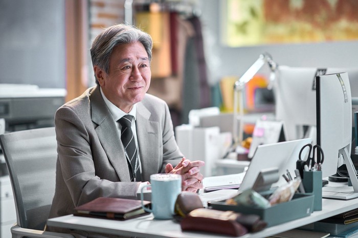 Penampilan Choi Min Sik dalam film The Intern (2026).