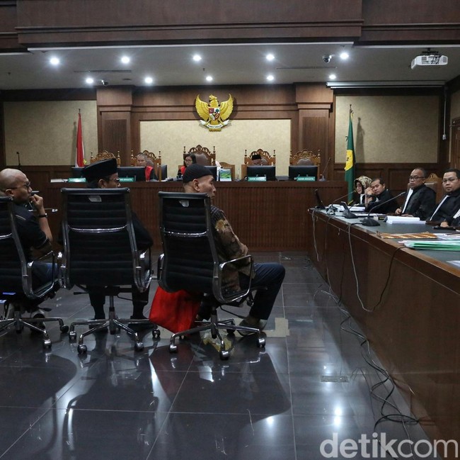 Tiga Terdakwa Korupsi Kuota Haji Didakwa Rugikan Negara Rp622 M