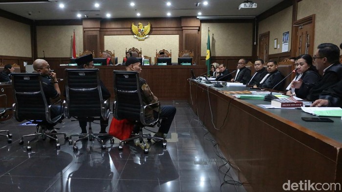 Tiga Terdakwa Korupsi Kuota Haji Rugikan Negara Rp622 M Terdakwa kasus dugaan korupsi kuota haji periode 2023-2024, mantan staf khusus eks Menteri Agama Yaqut Cholil Qoumas, Ishfah Abidal Aziz atau Gus Alex, menjalani sidang di Pengadilan Tipikor, Jakarta, Selasa (11/8/2026).