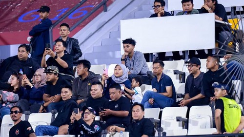 Viking Bali saat mendukung Persib Bandung berlaga di Stadion Kapten I Wayan Dipta, Gianyar.