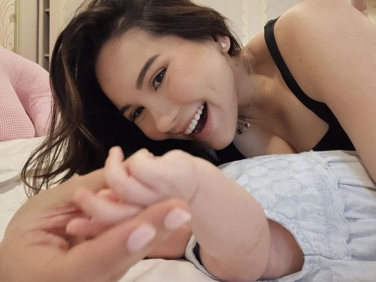 7 Potret Terbaru Alyssa Daguise Usai Melahirkan, Kena Body Shaming Netizen
