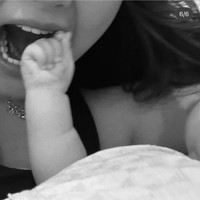 Baby Soleil diketahui lahir pada 10 Mei 2026 melalui proses persalinan secara normal. Tak terasa kini Soleil sudah mulai semakin besar. Banyak netizen yang juga dibuat semakin penasaran tak sabar ingin melihat kecantikan putri Al dan Alyssa itu. Foto: Instagram/@alyssadaguise