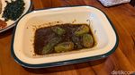 Ngeunah Pisan! Ayam Goreng Basah Khas Bandung dengan 4 Sambal Refill