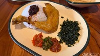 Ce'Una: Lezatnya Ayam Goreng Basah Khas Bandung dengan 4 Jenis Sambal