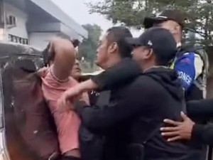 Video Viral Sopir Taksi Online vs Tukang Ojek Pangkalan di Stasiun Bandung