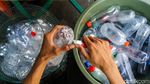 Botol Plastik Disulap Jadi Sapu, Jadi Ladang Cuan!