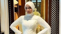 Kak manglingi banget tau, tapi alasan pakai hijab pas akad kenapa ya Kak? tanya akun hijaubiru.17.Foto: TikTok @deaaannisa