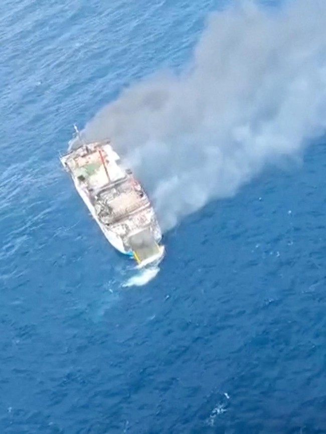 Detik-detik KM Putri Yasmin Terbakar dalam Pelayaran Bali-Lombok