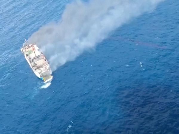 Detik-detik KM Putri Yasmin Terbakar dalam Pelayaran Bali-Lombok
