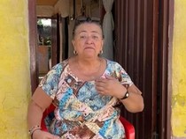 Jadi Tukang Gosip Profesional, Ibu Ini Bisa Beli 2 Rumah!