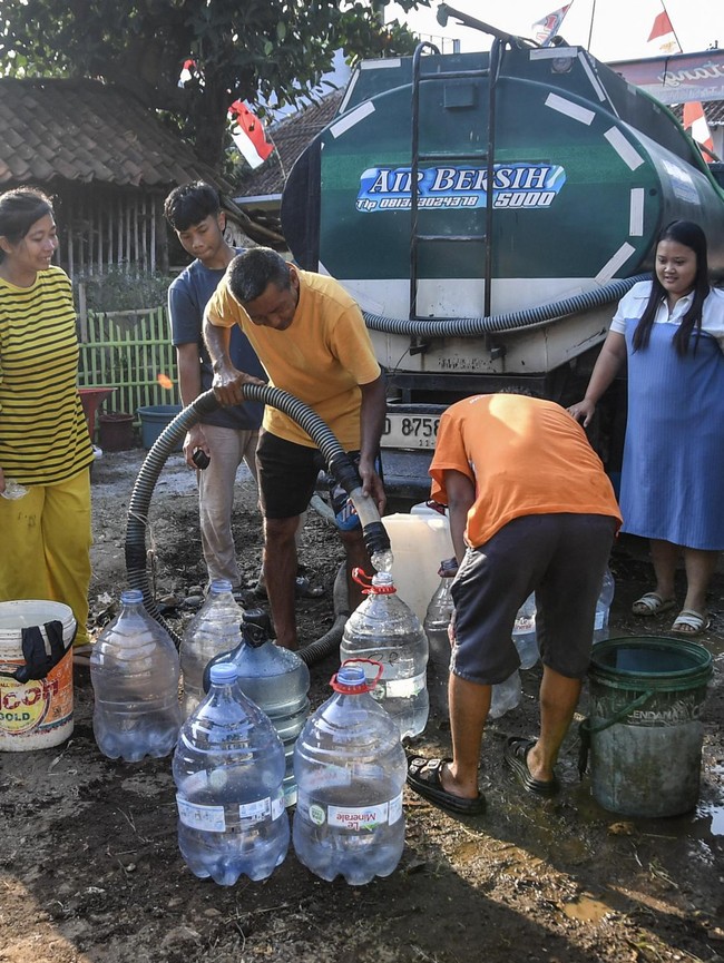 Dua Bulan Dilanda Kekeringan, Warga Tasikmalaya Patungan Beli Air Bersih