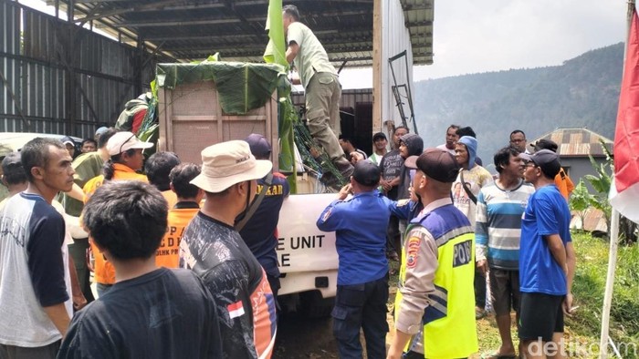 Evakuasi macan kumbang nyelonong ke Gunungsari Batang, Rabu (12/8/2026).
