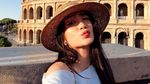 Febby Rastanty Manjat Tembok demi Bisa Foto Berlatar Colosseum