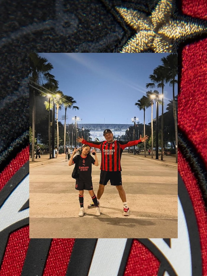 Gempita jadi player escort AC Milan lawan Chelsea.