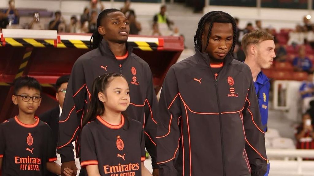 Lucky Girl! Potret Gempita Nora Marten Jadi Player Escort AC Milan