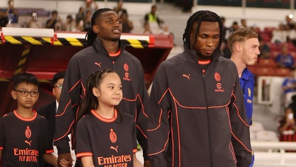 Lucky Girl! Potret Gempita Nora Marten Jadi Player Escort AC Milan